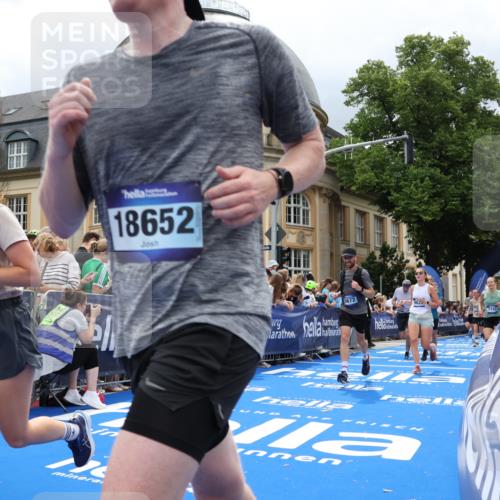 29.06.2025 - hella hamburg halbmarathon Strokosch-Dieckow http://msf.ph/oto/8308115 29.06.2025 10:56:24 Ziel 1583, 3048, 4029, 5672, 5744, 6399, 7547, 7742, 8863, 9622, 10093, 10665, 11231, 11309, 15300, 15407, 15818, 16257, 16261, 16375, 17268, 17734, 18117, 18495, 18652, 18741, 18746, 18835 meine-sportfotos.de