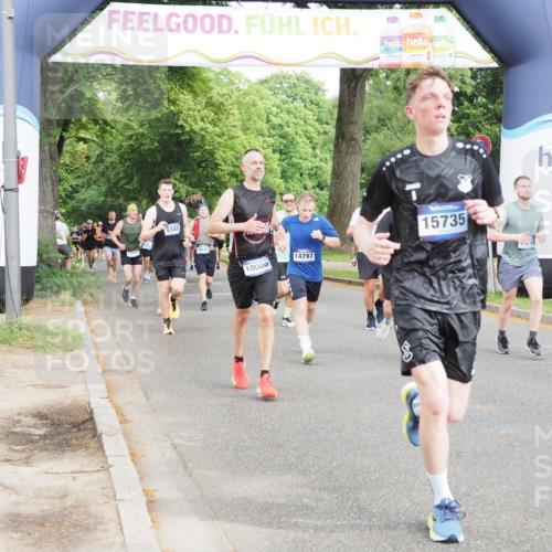 29.06.2025 - hella hamburg halbmarathon MichiJ http://msf.ph/oto/8308127 29.06.2025 10:35:48 Zwischen KM18-KM19 2839, 2869, 2953, 4553, 6009, 9482, 10000, 12549, 14797, 15735, 15784, 16592, 16766, 17915, 18430, 18887 meine-sportfotos.de