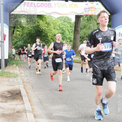 29.06.2025 - hella hamburg halbmarathon MichiJ http://msf.ph/oto/8308138 29.06.2025 10:35:48 Zwischen KM18-KM19 2839, 2869, 2953, 4553, 6009, 9482, 10000, 12549, 14797, 15735, 15784, 16592, 16766, 17915, 18430, 18887 meine-sportfotos.de