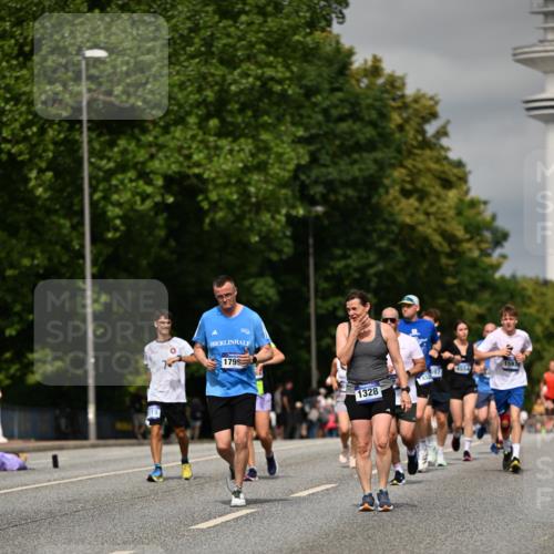 29.06.2025 - hella hamburg halbmarathon Dr. Thomas Lammeyer http://msf.ph/oto/8308157 29.06.2025 10:16:58 Kennedybrücke 1020, 1051, 1328, 2531, 2942, 3360, 4187, 4532, 4554, 5597, 5598, 6489, 7873, 8115, 8398, 8405, 9527, 10581 meine-sportfotos.de