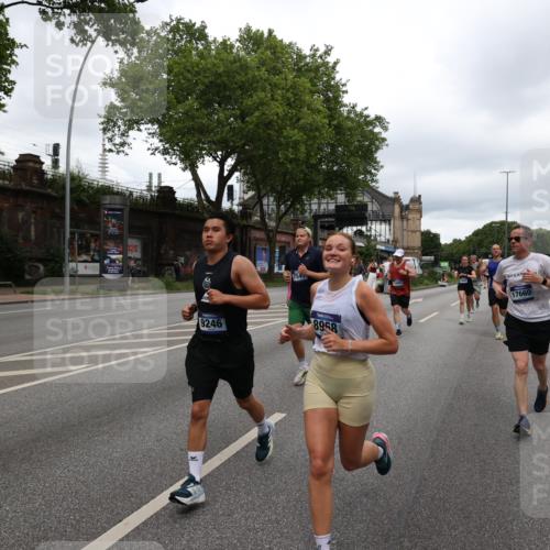 29.06.2025 - hella hamburg halbmarathon Yannick Fuchs http://msf.ph/oto/8308189 29.06.2025 10:50:29 20KM 1583, 1955, 2083, 2741, 3413, 3836, 4152, 4594, 4813, 5418, 5492, 5570, 6399, 6416, 6835, 7037, 7547, 8542, 8652, 8669, 8968, 8996, 9246, 9727, 9884, 9903, 9907, 9934, 10084, 10093, 10665, 11870, 12348, 12440, 12590, 12712, 13394, 13666, 13691, 13750, 14408, 14588, 14678, 14867, 15097, 15407, 15431, 15695, 16008, 16009, 16121, 16620, 16634, 16679, 17268, 17660, 17993, 18719, 18867, 18899, 19091 meine-sportfotos.de
