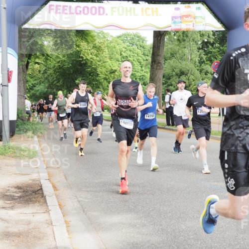 29.06.2025 - hella hamburg halbmarathon MichiJ http://msf.ph/oto/8308201 29.06.2025 10:35:48 Zwischen KM18-KM19 2839, 2869, 2953, 4553, 6009, 9482, 10000, 12549, 14797, 15735, 15784, 16592, 16766, 17915, 18430, 18887 meine-sportfotos.de