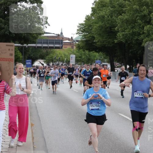 29.06.2025 - hella hamburg halbmarathon Jannik Wohlers http://msf.ph/oto/8308233 29.06.2025 10:38:19 Lombardsbrücke 56, 1232, 1390, 1721, 2576, 2660, 2693, 3216, 3323, 3726, 3927, 4028, 4259, 4260, 4316, 5617, 5684, 5913, 6695, 6696, 6875, 7148, 7263, 7371, 7561, 7849, 8367, 8583, 8635, 8747, 9004, 9455, 9708, 10554, 10604, 11059, 11635, 11697, 12028, 12072, 12075, 12577, 12722, 14096, 15755, 16181, 16346, 17250, 17333, 17478, 18050, 18471, 18504 meine-sportfotos.de