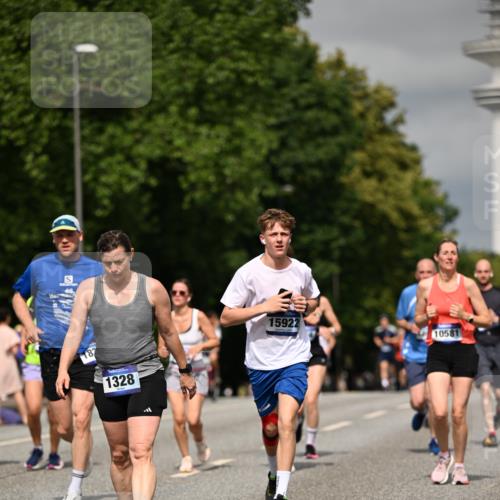 29.06.2025 - hella hamburg halbmarathon Dr. Thomas Lammeyer http://msf.ph/oto/8308238 29.06.2025 10:17:04 Kennedybrücke 1007, 1020, 1051, 1328, 3360, 4187, 4554, 5597, 5598, 6489, 7873, 8115, 8279, 9527, 10581 meine-sportfotos.de