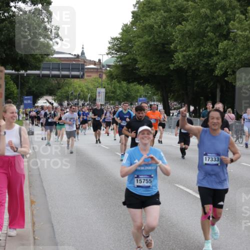 29.06.2025 - hella hamburg halbmarathon Jannik Wohlers http://msf.ph/oto/8308281 29.06.2025 10:38:19 Lombardsbrücke 56, 1232, 1390, 1721, 2576, 2660, 2693, 3216, 3323, 3726, 3927, 4028, 4259, 4260, 4316, 5617, 5684, 5913, 6695, 6696, 6875, 7148, 7263, 7371, 7561, 7849, 8367, 8583, 8635, 8747, 9004, 9455, 9708, 10554, 10604, 11059, 11635, 11697, 12028, 12072, 12075, 12577, 12722, 14096, 15755, 16181, 16346, 17250, 17333, 17478, 18050, 18471, 18504 meine-sportfotos.de