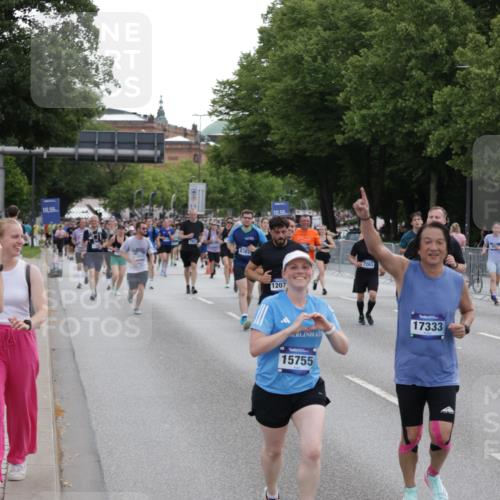 29.06.2025 - hella hamburg halbmarathon Jannik Wohlers http://msf.ph/oto/8308315 29.06.2025 10:38:19 Lombardsbrücke 56, 1232, 1390, 1721, 2576, 2660, 2693, 3216, 3323, 3726, 3927, 4028, 4259, 4260, 4316, 5617, 5684, 5913, 6695, 6696, 6875, 7148, 7263, 7371, 7561, 7849, 8367, 8583, 8635, 8747, 9004, 9455, 9708, 10554, 10604, 11059, 11635, 11697, 12028, 12072, 12075, 12577, 12722, 14096, 15755, 16181, 16346, 17250, 17333, 17478, 18050, 18471, 18504 meine-sportfotos.de