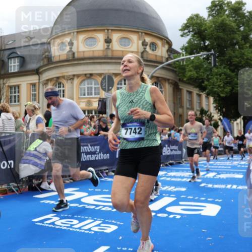 29.06.2025 - hella hamburg halbmarathon Strokosch-Dieckow http://msf.ph/oto/8308353 29.06.2025 10:56:27 Ziel 1583, 2083, 3048, 3413, 4029, 5672, 5721, 5744, 6399, 7742, 8542, 8652, 8863, 9562, 9622, 10093, 10665, 11231, 11309, 13863, 15300, 15407, 15818, 16257, 16261, 17268, 17734, 18746, 18835, 19120 meine-sportfotos.de