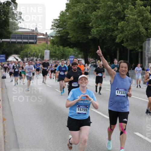 29.06.2025 - hella hamburg halbmarathon Jannik Wohlers http://msf.ph/oto/8308397 29.06.2025 10:38:19 Lombardsbrücke 56, 1232, 1390, 1721, 2576, 2660, 2693, 3216, 3323, 3726, 3927, 4028, 4259, 4260, 4316, 5617, 5684, 5913, 6695, 6696, 6875, 7148, 7263, 7371, 7561, 7849, 8367, 8583, 8635, 8747, 9004, 9455, 9708, 10554, 10604, 11059, 11635, 11697, 12028, 12072, 12075, 12577, 12722, 14096, 15755, 16181, 16346, 17250, 17333, 17478, 18050, 18471, 18504 meine-sportfotos.de