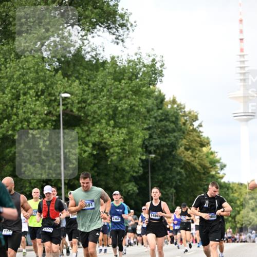 29.06.2025 - hella hamburg halbmarathon Dr. Thomas Lammeyer http://msf.ph/oto/8308420 29.06.2025 10:38:17 Kennedybrücke 1025, 1705, 1764, 1787, 2038, 2276, 2464, 2496, 2510, 2511, 2933, 3264, 3340, 3345, 3848, 4445, 4824, 4826, 4942, 5096, 5566, 5569, 5691, 6034, 6109, 6364, 6515, 6516, 6574, 6718, 6727, 7027, 7324, 7329, 7565, 7653, 7982, 8202, 8277, 8282, 8349, 8401, 9094, 9875, 10007, 10048, 10071, 10561, 10564, 11229, 11338, 11432 meine-sportfotos.de