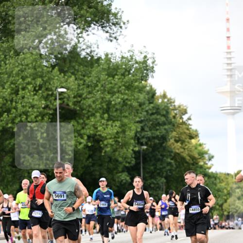 29.06.2025 - hella hamburg halbmarathon Dr. Thomas Lammeyer http://msf.ph/oto/8308434 29.06.2025 10:38:18 Kennedybrücke 1025, 1705, 1764, 1787, 2038, 2276, 2464, 2496, 2510, 2511, 2933, 3340, 3848, 4445, 4824, 4826, 4942, 5096, 5566, 5569, 5691, 6034, 6109, 6364, 6574, 6718, 6727, 7324, 7329, 7565, 7653, 7982, 8202, 8277, 8282, 9094, 9875, 10007, 10048, 10071, 10561, 10564, 11122, 11229, 11338, 11432 meine-sportfotos.de