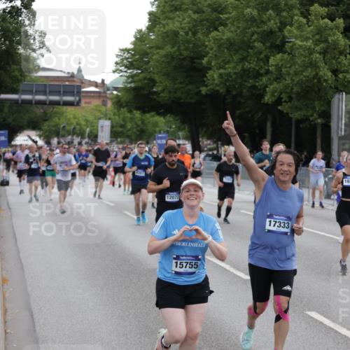 29.06.2025 - hella hamburg halbmarathon Jannik Wohlers http://msf.ph/oto/8308435 29.06.2025 10:38:19 Lombardsbrücke 56, 1232, 1390, 1721, 2576, 2660, 2693, 3216, 3323, 3726, 3927, 4028, 4259, 4260, 4316, 5617, 5684, 5913, 6695, 6696, 6875, 7148, 7263, 7371, 7561, 7849, 8367, 8583, 8635, 8747, 9004, 9455, 9708, 10554, 10604, 11059, 11635, 11697, 12028, 12072, 12075, 12577, 12722, 14096, 15755, 16181, 16346, 17250, 17333, 17478, 18050, 18471, 18504 meine-sportfotos.de