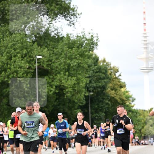 29.06.2025 - hella hamburg halbmarathon Dr. Thomas Lammeyer http://msf.ph/oto/8308450 29.06.2025 10:38:18 Kennedybrücke 1025, 1705, 1764, 1787, 2038, 2276, 2464, 2496, 2510, 2511, 2933, 3340, 3848, 4445, 4824, 4826, 4942, 5096, 5566, 5569, 5691, 6034, 6109, 6364, 6574, 6718, 6727, 7324, 7329, 7565, 7653, 7982, 8202, 8277, 8282, 9094, 9875, 10007, 10048, 10071, 10561, 10564, 11122, 11229, 11338, 11432 meine-sportfotos.de