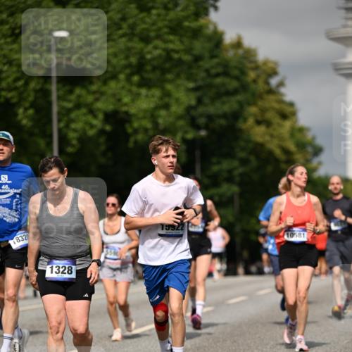 29.06.2025 - hella hamburg halbmarathon Dr. Thomas Lammeyer http://msf.ph/oto/8308454 29.06.2025 10:17:05 Kennedybrücke 1007, 1020, 1051, 1328, 4187, 4554, 5597, 5598, 6489, 7873, 8115, 8279, 9527, 10581 meine-sportfotos.de