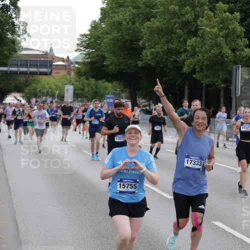 29.06.2025 - hella hamburg halbmarathon Jannik Wohlers http://msf.ph/oto/8308460 29.06.2025 10:38:19 Lombardsbrücke 56, 1232, 1390, 1721, 2576, 2660, 2693, 3216, 3323, 3726, 3927, 4028, 4259, 4260, 4316, 5617, 5684, 5913, 6695, 6696, 6875, 7148, 7263, 7371, 7561, 7849, 8367, 8583, 8635, 8747, 9004, 9455, 9708, 10554, 10604, 11059, 11635, 11697, 12028, 12072, 12075, 12577, 12722, 14096, 15755, 16181, 16346, 17250, 17333, 17478, 18050, 18471, 18504 meine-sportfotos.de