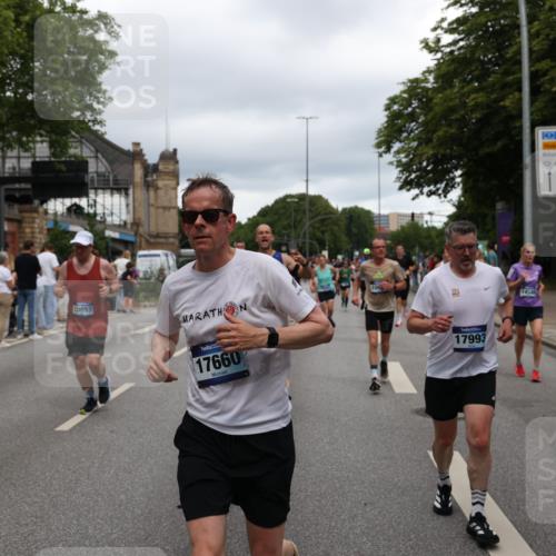 29.06.2025 - hella hamburg halbmarathon Yannick Fuchs http://msf.ph/oto/8308482 29.06.2025 10:50:29 20KM 1583, 1955, 2083, 2741, 3413, 3836, 4152, 4594, 4813, 5418, 5492, 5570, 6399, 6416, 6835, 7037, 7547, 8542, 8652, 8669, 8968, 8996, 9246, 9727, 9884, 9903, 9907, 9934, 10084, 10093, 10665, 11870, 12348, 12440, 12590, 12712, 13394, 13666, 13691, 13750, 14408, 14588, 14678, 14867, 15097, 15407, 15431, 15695, 16008, 16009, 16121, 16620, 16634, 16679, 17268, 17660, 17993, 18719, 18867, 18899, 19091 meine-sportfotos.de