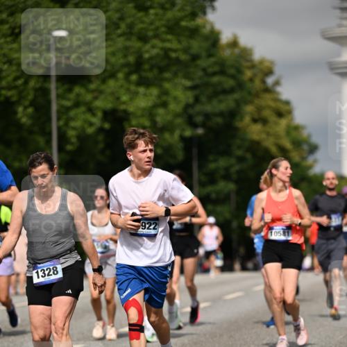 29.06.2025 - hella hamburg halbmarathon Dr. Thomas Lammeyer http://msf.ph/oto/8308483 29.06.2025 10:17:05 Kennedybrücke 1007, 1020, 1051, 1328, 4187, 4554, 5597, 5598, 6489, 7873, 8115, 8279, 9527, 10581 meine-sportfotos.de