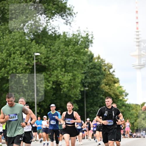 29.06.2025 - hella hamburg halbmarathon Dr. Thomas Lammeyer http://msf.ph/oto/8308488 29.06.2025 10:38:19 Kennedybrücke 1025, 1705, 1764, 1787, 2038, 2276, 2464, 2496, 2510, 2511, 2933, 3340, 3829, 4445, 4824, 4826, 4942, 5096, 5566, 5569, 5691, 6034, 6109, 6364, 6574, 6718, 6727, 7324, 7329, 7565, 7653, 7982, 8202, 8277, 8282, 9094, 9875, 10007, 10048, 10071, 10561, 10564, 11122, 11229, 11338, 11432 meine-sportfotos.de