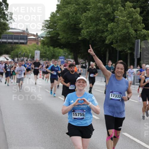 29.06.2025 - hella hamburg halbmarathon Jannik Wohlers http://msf.ph/oto/8308522 29.06.2025 10:38:20 Lombardsbrücke 56, 1232, 1390, 2576, 2660, 2693, 3216, 3323, 3726, 3927, 4028, 4259, 4260, 4316, 4964, 5617, 5684, 5913, 6695, 6696, 6875, 7148, 7263, 7561, 7849, 8367, 8583, 8635, 8747, 9004, 9455, 9708, 10554, 10604, 11059, 11635, 11697, 12028, 12072, 12075, 12577, 12722, 14096, 14557, 14558, 15755, 16181, 16346, 17250, 17333, 18050, 18471, 18504 meine-sportfotos.de
