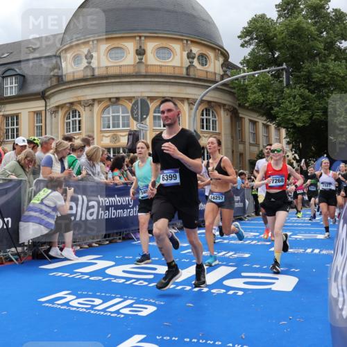 29.06.2025 - hella hamburg halbmarathon Strokosch-Dieckow http://msf.ph/oto/8308524 29.06.2025 10:56:31 Ziel 1583, 2083, 3413, 5721, 5744, 6399, 6416, 6759, 7037, 7742, 8311, 8542, 8652, 8744, 8863, 9562, 10093, 10665, 12509, 13863, 15145, 15407, 15818, 16257, 16261, 17259, 17268, 17734, 18340, 18746, 18835, 18899, 19120 meine-sportfotos.de