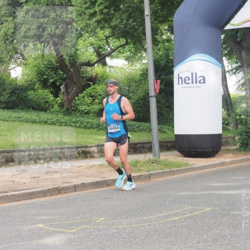 29.06.2025 - hella hamburg halbmarathon KatJ http://msf.ph/oto/8308530 29.06.2025 10:14:59 Zwischen KM18-KM19  meine-sportfotos.de