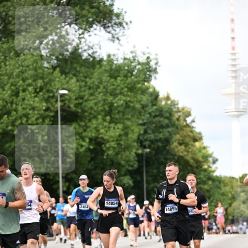29.06.2025 - hella hamburg halbmarathon Dr. Thomas Lammeyer http://msf.ph/oto/8308531 29.06.2025 10:38:19 Kennedybrücke 1025, 1705, 1764, 1787, 2038, 2276, 2464, 2496, 2510, 2511, 2933, 3340, 3829, 4445, 4824, 4826, 4942, 5096, 5566, 5569, 5691, 6034, 6109, 6364, 6574, 6718, 6727, 7324, 7329, 7565, 7653, 7982, 8202, 8277, 8282, 9094, 9875, 10007, 10048, 10071, 10561, 10564, 11122, 11229, 11338, 11432 meine-sportfotos.de