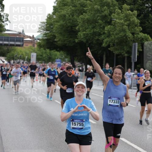 29.06.2025 - hella hamburg halbmarathon Jannik Wohlers http://msf.ph/oto/8308541 29.06.2025 10:38:20 Lombardsbrücke 56, 1232, 1390, 2576, 2660, 2693, 3216, 3323, 3726, 3927, 4028, 4259, 4260, 4316, 4964, 5617, 5684, 5913, 6695, 6696, 6875, 7148, 7263, 7561, 7849, 8367, 8583, 8635, 8747, 9004, 9455, 9708, 10554, 10604, 11059, 11635, 11697, 12028, 12072, 12075, 12577, 12722, 14096, 14557, 14558, 15755, 16181, 16346, 17250, 17333, 18050, 18471, 18504 meine-sportfotos.de