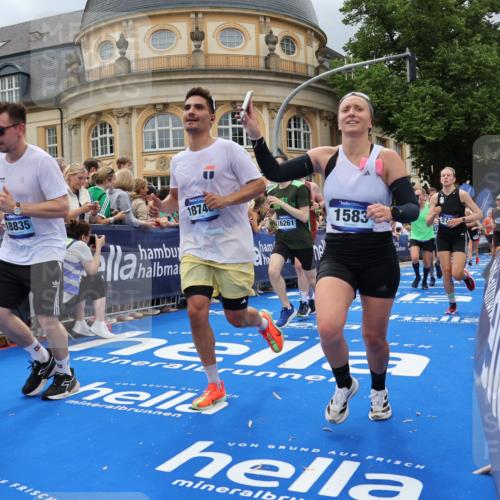 29.06.2025 - hella hamburg halbmarathon Strokosch-Dieckow http://msf.ph/oto/8308589 29.06.2025 10:56:33 Ziel 1583, 2083, 3413, 4152, 5721, 5744, 6399, 6416, 6759, 7037, 7646, 8311, 8542, 8652, 8744, 9488, 9562, 10093, 11083, 11870, 12509, 13863, 15145, 15407, 16257, 16261, 17259, 17268, 17734, 18340, 18746, 18835, 18899, 19120 meine-sportfotos.de