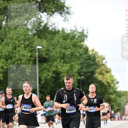 29.06.2025 - hella hamburg halbmarathon Dr. Thomas Lammeyer http://msf.ph/oto/8308593 29.06.2025 10:38:21 Kennedybrücke 1025, 1705, 1764, 1787, 2038, 2276, 2464, 2496, 2510, 2511, 2933, 3829, 4445, 4479, 4824, 4826, 4942, 5096, 5566, 5569, 5691, 6034, 6109, 6574, 6718, 6727, 7324, 7329, 7565, 8202, 8277, 8282, 9094, 9514, 9875, 10007, 10048, 10071, 10561, 10564, 11122, 11229, 11338, 11432 meine-sportfotos.de