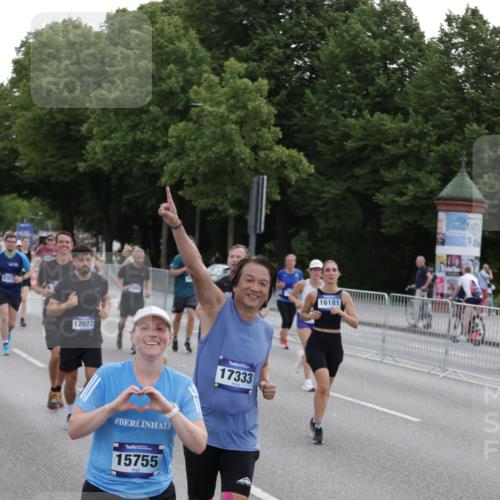 29.06.2025 - hella hamburg halbmarathon Jannik Wohlers http://msf.ph/oto/8308617 29.06.2025 10:38:20 Lombardsbrücke 56, 1232, 1390, 2576, 2660, 2693, 3216, 3323, 3726, 3927, 4028, 4259, 4260, 4316, 4964, 5617, 5684, 5913, 6695, 6696, 6875, 7148, 7263, 7561, 7849, 8367, 8583, 8635, 8747, 9004, 9455, 9708, 10554, 10604, 11059, 11635, 11697, 12028, 12072, 12075, 12577, 12722, 14096, 14557, 14558, 15755, 16181, 16346, 17250, 17333, 18050, 18471, 18504 meine-sportfotos.de