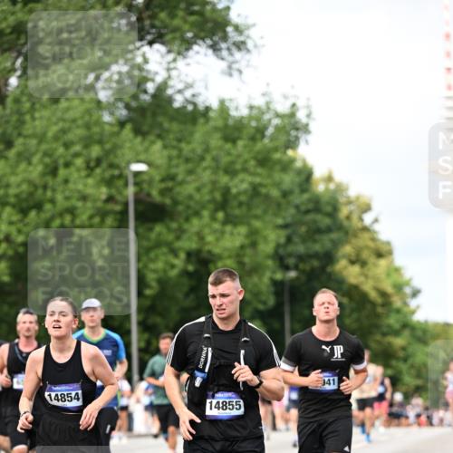 29.06.2025 - hella hamburg halbmarathon Dr. Thomas Lammeyer http://msf.ph/oto/8308621 29.06.2025 10:38:21 Kennedybrücke 1025, 1705, 1764, 1787, 2038, 2276, 2464, 2496, 2510, 2511, 2933, 3829, 4445, 4479, 4824, 4826, 4942, 5096, 5566, 5569, 5691, 6034, 6109, 6574, 6718, 6727, 7324, 7329, 7565, 8202, 8277, 8282, 9094, 9514, 9875, 10007, 10048, 10071, 10561, 10564, 11122, 11229, 11338, 11432 meine-sportfotos.de