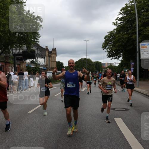 29.06.2025 - hella hamburg halbmarathon Yannick Fuchs http://msf.ph/oto/8308645 29.06.2025 10:50:31 20KM 1583, 1955, 2083, 2741, 3413, 3836, 4152, 5418, 5492, 5570, 6399, 6416, 6835, 7037, 7547, 8393, 8542, 8652, 8669, 8968, 8996, 9246, 9488, 9727, 9884, 9903, 9907, 9934, 10084, 10093, 10665, 11212, 12348, 12440, 12590, 12712, 13394, 13666, 13691, 13750, 14139, 14408, 14588, 14678, 14867, 15097, 15407, 15431, 15695, 16008, 16009, 16121, 16620, 16634, 16679, 17268, 17660, 17993, 18208, 18719, 18867, 18899, 19091 meine-sportfotos.de