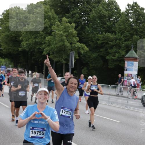 29.06.2025 - hella hamburg halbmarathon Jannik Wohlers http://msf.ph/oto/8308647 29.06.2025 10:38:20 Lombardsbrücke 56, 1232, 1390, 2576, 2660, 2693, 3216, 3323, 3726, 3927, 4028, 4259, 4260, 4316, 4964, 5617, 5684, 5913, 6695, 6696, 6875, 7148, 7263, 7561, 7849, 8367, 8583, 8635, 8747, 9004, 9455, 9708, 10554, 10604, 11059, 11635, 11697, 12028, 12072, 12075, 12577, 12722, 14096, 14557, 14558, 15755, 16181, 16346, 17250, 17333, 18050, 18471, 18504 meine-sportfotos.de
