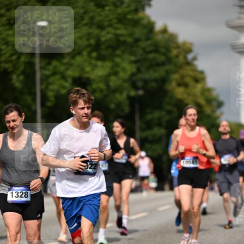 29.06.2025 - hella hamburg halbmarathon Dr. Thomas Lammeyer http://msf.ph/oto/8308648 29.06.2025 10:17:05 Kennedybrücke 1007, 1020, 1051, 1328, 4187, 4554, 5597, 5598, 6489, 7873, 8115, 8279, 9527, 10581 meine-sportfotos.de
