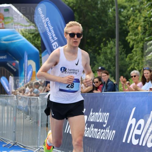 29.06.2025 - hella hamburg halbmarathon Strokosch-Dieckow http://msf.ph/oto/8308649 29.06.2025 10:12:39 Ziel 28 meine-sportfotos.de