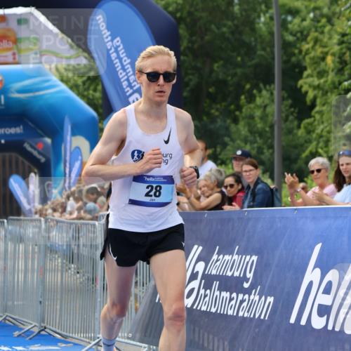 29.06.2025 - hella hamburg halbmarathon Strokosch-Dieckow http://msf.ph/oto/8308692 29.06.2025 10:12:39 Ziel 28 meine-sportfotos.de