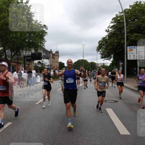 29.06.2025 - hella hamburg halbmarathon Yannick Fuchs http://msf.ph/oto/8308705 29.06.2025 10:50:31 20KM 1583, 1955, 2083, 2741, 3413, 3836, 4152, 5418, 5492, 5570, 6399, 6416, 6835, 7037, 7547, 8393, 8542, 8652, 8669, 8968, 8996, 9246, 9488, 9727, 9884, 9903, 9907, 9934, 10084, 10093, 10665, 11212, 12348, 12440, 12590, 12712, 13394, 13666, 13691, 13750, 14139, 14408, 14588, 14678, 14867, 15097, 15407, 15431, 15695, 16008, 16009, 16121, 16620, 16634, 16679, 17268, 17660, 17993, 18208, 18719, 18867, 18899, 19091 meine-sportfotos.de