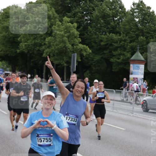 29.06.2025 - hella hamburg halbmarathon Jannik Wohlers http://msf.ph/oto/8308707 29.06.2025 10:38:20 Lombardsbrücke 56, 1232, 1390, 2576, 2660, 2693, 3216, 3323, 3726, 3927, 4028, 4259, 4260, 4316, 4964, 5617, 5684, 5913, 6695, 6696, 6875, 7148, 7263, 7561, 7849, 8367, 8583, 8635, 8747, 9004, 9455, 9708, 10554, 10604, 11059, 11635, 11697, 12028, 12072, 12075, 12577, 12722, 14096, 14557, 14558, 15755, 16181, 16346, 17250, 17333, 18050, 18471, 18504 meine-sportfotos.de