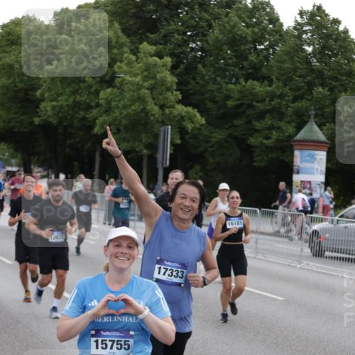 29.06.2025 - hella hamburg halbmarathon Jannik Wohlers http://msf.ph/oto/8308772 29.06.2025 10:38:20 Lombardsbrücke 56, 1232, 1390, 2576, 2660, 2693, 3216, 3323, 3726, 3927, 4028, 4259, 4260, 4316, 4964, 5617, 5684, 5913, 6695, 6696, 6875, 7148, 7263, 7561, 7849, 8367, 8583, 8635, 8747, 9004, 9455, 9708, 10554, 10604, 11059, 11635, 11697, 12028, 12072, 12075, 12577, 12722, 14096, 14557, 14558, 15755, 16181, 16346, 17250, 17333, 18050, 18471, 18504 meine-sportfotos.de
