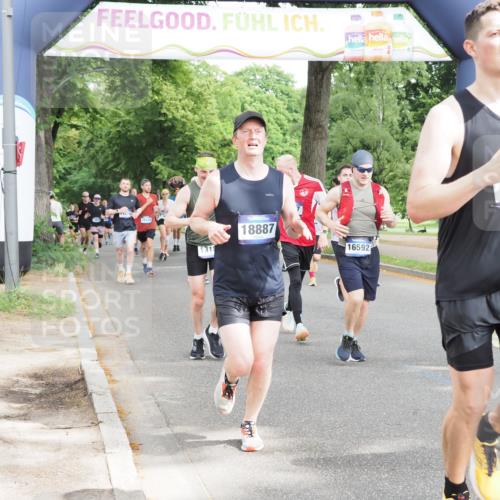 29.06.2025 - hella hamburg halbmarathon MichiJ http://msf.ph/oto/8308777 29.06.2025 10:35:51 Zwischen KM18-KM19 1884, 2708, 2839, 2869, 2953, 4324, 4553, 6009, 9348, 10000, 11211, 12549, 13183, 14797, 15735, 15784, 16592, 17007, 17172, 17915, 18430, 18887 meine-sportfotos.de