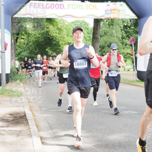 29.06.2025 - hella hamburg halbmarathon MichiJ http://msf.ph/oto/8308822 29.06.2025 10:35:51 Zwischen KM18-KM19 1884, 2708, 2839, 2869, 2953, 4324, 4553, 6009, 9348, 10000, 11211, 12549, 13183, 14797, 15735, 15784, 16592, 17007, 17172, 17915, 18430, 18887 meine-sportfotos.de
