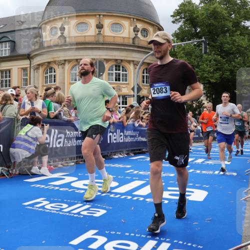 29.06.2025 - hella hamburg halbmarathon Strokosch-Dieckow http://msf.ph/oto/8308850 29.06.2025 10:56:37 Ziel 1583, 2083, 3413, 4152, 5721, 5744, 6416, 6759, 7037, 7646, 8311, 8542, 8652, 8744, 8996, 9488, 9562, 10093, 11083, 11870, 12509, 13863, 14369, 15134, 15145, 15431, 15712, 16043, 16121, 17259, 18340, 18634, 18746, 18835, 18899, 19120 meine-sportfotos.de