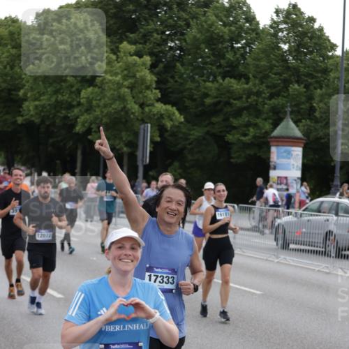 29.06.2025 - hella hamburg halbmarathon Jannik Wohlers http://msf.ph/oto/8308853 29.06.2025 10:38:20 Lombardsbrücke 56, 1232, 1390, 2576, 2660, 2693, 3216, 3323, 3726, 3927, 4028, 4259, 4260, 4316, 4964, 5617, 5684, 5913, 6695, 6696, 6875, 7148, 7263, 7561, 7849, 8367, 8583, 8635, 8747, 9004, 9455, 9708, 10554, 10604, 11059, 11635, 11697, 12028, 12072, 12075, 12577, 12722, 14096, 14557, 14558, 15755, 16181, 16346, 17250, 17333, 18050, 18471, 18504 meine-sportfotos.de