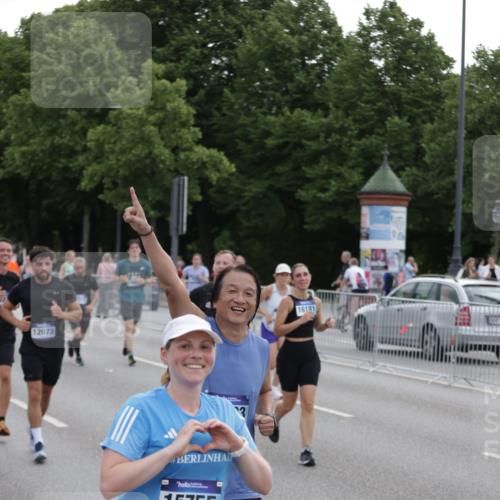 29.06.2025 - hella hamburg halbmarathon Jannik Wohlers http://msf.ph/oto/8308943 29.06.2025 10:38:20 Lombardsbrücke 56, 1232, 1390, 2576, 2660, 2693, 3216, 3323, 3726, 3927, 4028, 4259, 4260, 4316, 4964, 5617, 5684, 5913, 6695, 6696, 6875, 7148, 7263, 7561, 7849, 8367, 8583, 8635, 8747, 9004, 9455, 9708, 10554, 10604, 11059, 11635, 11697, 12028, 12072, 12075, 12577, 12722, 14096, 14557, 14558, 15755, 16181, 16346, 17250, 17333, 18050, 18471, 18504 meine-sportfotos.de