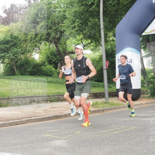 29.06.2025 - hella hamburg halbmarathon KatJ http://msf.ph/oto/8308961 29.06.2025 10:15:01 Zwischen KM18-KM19  meine-sportfotos.de
