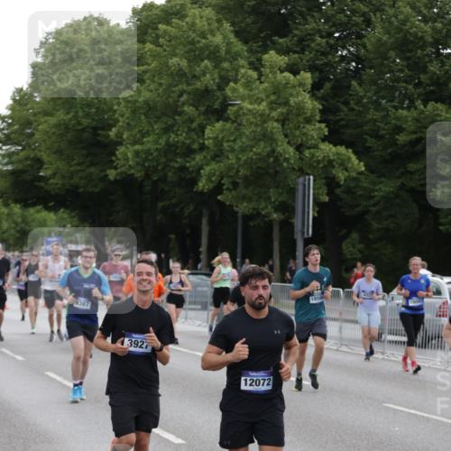 29.06.2025 - hella hamburg halbmarathon Jannik Wohlers http://msf.ph/oto/8308975 29.06.2025 10:38:21 Lombardsbrücke 56, 1232, 1390, 1451, 2576, 2660, 2693, 3216, 3323, 3726, 3927, 4028, 4257, 4259, 4260, 4316, 4320, 4964, 5913, 6695, 6696, 6875, 7148, 7263, 7849, 8367, 8583, 8747, 9004, 9455, 9708, 10554, 10604, 11059, 11635, 11697, 12028, 12072, 12075, 12577, 12722, 14557, 14558, 15755, 16181, 16346, 17250, 17333, 18050, 18471, 18504 meine-sportfotos.de