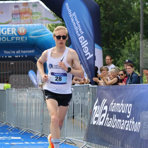 29.06.2025 - hella hamburg halbmarathon Strokosch-Dieckow http://msf.ph/oto/8308988 29.06.2025 10:12:39 Ziel 28 meine-sportfotos.de