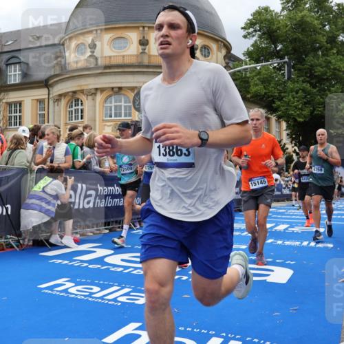 29.06.2025 - hella hamburg halbmarathon Strokosch-Dieckow http://msf.ph/oto/8309022 29.06.2025 10:56:38 Ziel 2083, 3413, 4152, 5721, 5744, 6416, 6759, 7037, 7646, 8311, 8542, 8652, 8744, 8825, 8996, 9488, 9562, 10093, 11083, 11870, 12509, 13863, 14369, 14461, 15134, 15145, 15431, 15712, 16043, 16121, 17259, 18340, 18634, 18899, 19120 meine-sportfotos.de
