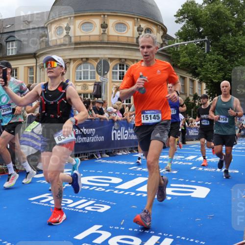 29.06.2025 - hella hamburg halbmarathon Strokosch-Dieckow http://msf.ph/oto/8309037 29.06.2025 10:56:39 Ziel 2083, 3413, 3836, 4152, 5721, 6416, 6759, 7037, 7646, 8311, 8542, 8652, 8744, 8825, 8996, 9488, 9562, 11083, 11870, 12509, 13863, 14369, 14461, 15134, 15145, 15431, 15712, 16043, 16121, 17133, 17259, 18340, 18634, 18899, 19120 meine-sportfotos.de