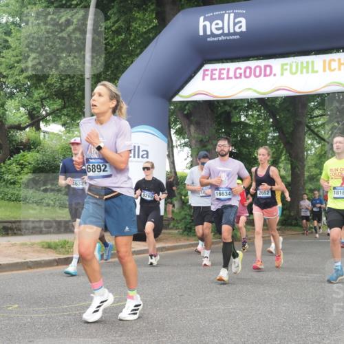 29.06.2025 - hella hamburg halbmarathon KatJ http://msf.ph/oto/8309070 29.06.2025 10:44:25 Zwischen KM18-KM19 2652, 2656, 3575, 4632, 5391, 6892, 7159 meine-sportfotos.de