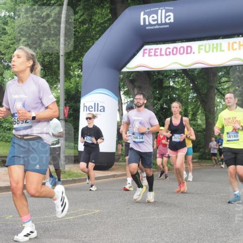 29.06.2025 - hella hamburg halbmarathon KatJ http://msf.ph/oto/8309099 29.06.2025 10:44:25 Zwischen KM18-KM19 2652, 2656, 3575, 4632, 5391, 6892, 7159 meine-sportfotos.de